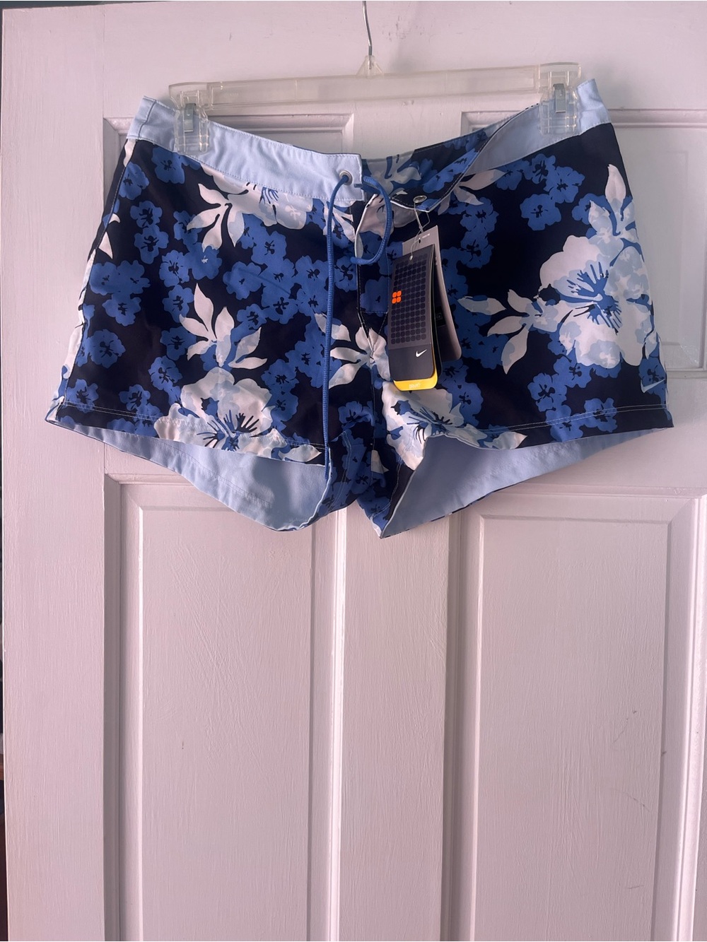 Nike Women's Navy and Light Blue Floral Athletic Shorts